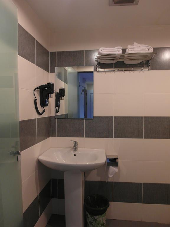 Mcity Inn Miri Zimmer foto